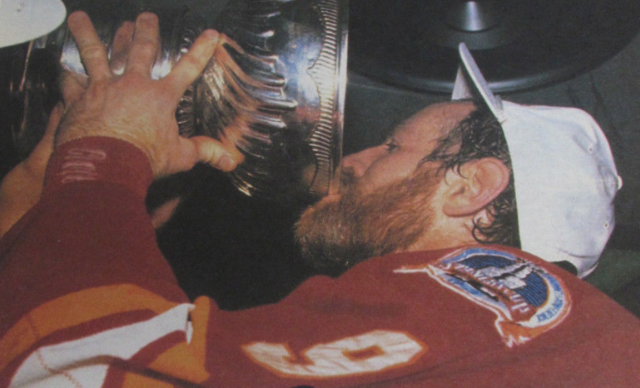 Lanny McDonald drinks from The Stanley Cup 1989