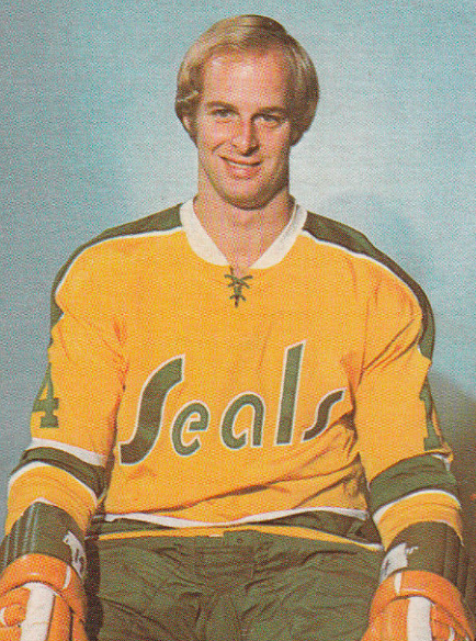 Craig Patrick autographed hockey card (California Golden Seals) 1973 Topps  #52