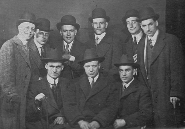 Vancouver Millionaires Hockey Team / Vancouver Hockey Club 1918 in Suits & Hats