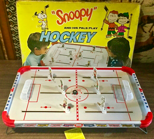 Snoopy and his pals play Hockey 1972 Snoopy Table Hockey Game