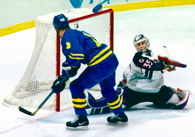 Swede Mats Sundin scores on USA goalie Mike Richter 1998 Nagano Winter Olympics