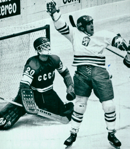 Milan Nový celebrates goal vs Vladislav Tretiak 1977 World Hockey Championships
