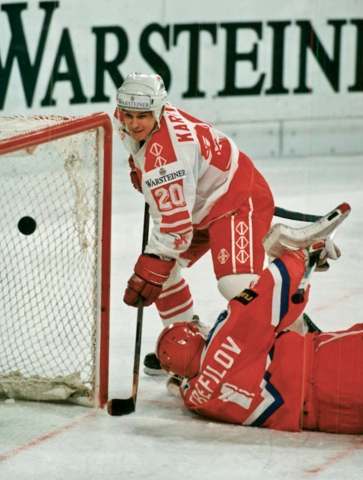 Paul Kariya scores on Andrei Trefilov 1993 World Ice Hockey Championships