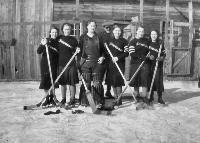 Powassan Women's Ice Hockey Team 1932