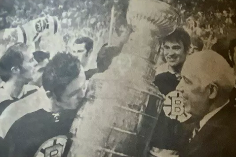 Johhny Bucyk Kisses Stanley Cup 1970 in front of NHL President Clarence Campbell