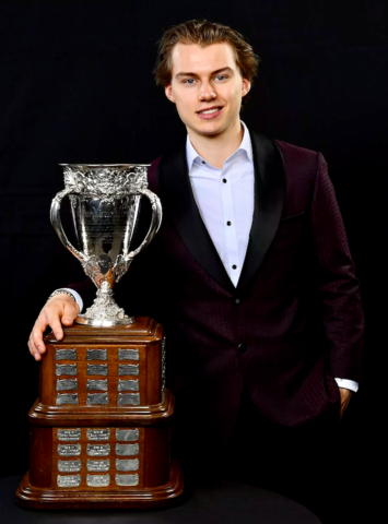 Connor Bedard 2024 Calder Memorial Trophy Winner