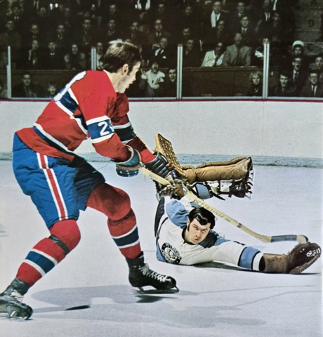Montreal Canadiens Pete Mahovlich try's to score on Pittsburgh Penguins Al Smith