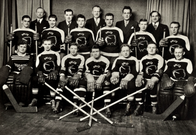 Hall's Red Indians Hockey Team 1937 Guelph Red Indians / Guelph Indians