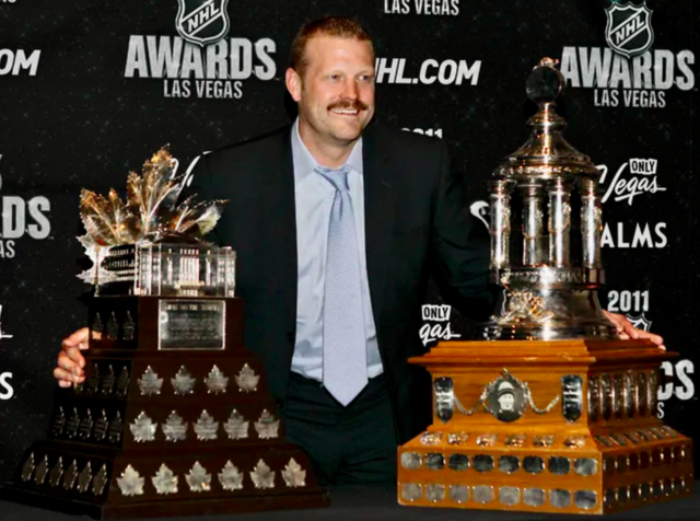 Tim Thomas Vezina Trophy Winner 2011 Conn Smythe Trophy Winner