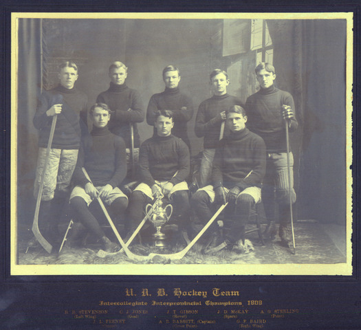 U R B Hockey Team photo 1909