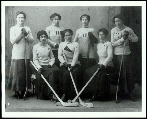 Antique Women's Hockey Team 1911