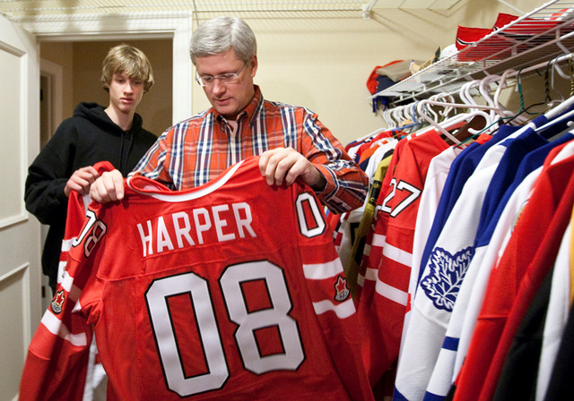 Ben Harper & Prime Minister Harper look for jersey's to wear
