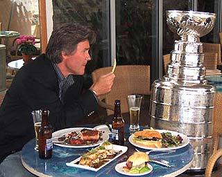Kurt Russell has lunch with The Stanley Cup