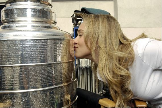 Hayden Panettiere Kisses The Stanley Cup