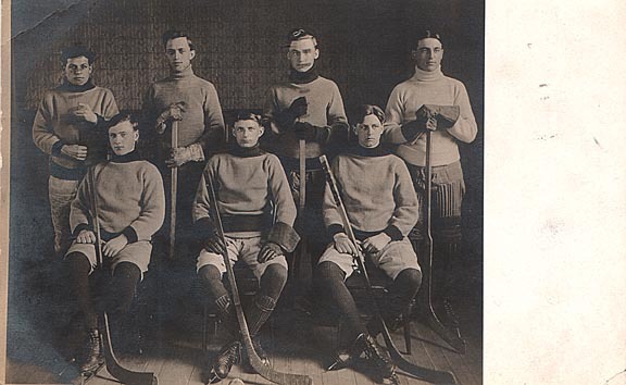 St. Paul, Minnesota Ice Hockey Team - 1910