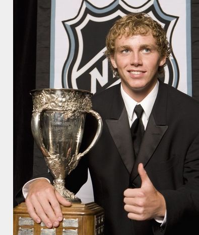 Patrick Kane with the Calder Memorial Trophy - 2008