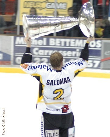 Sami-Ville Salomaa with the Coupe Magnus - Champions