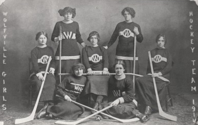 Wolfville Girls Hockey Team - 1914 - Kings County - Nova Scotia