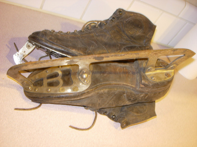 Antique Ice Hockey Skate - Duluth Hockey Shoe - Late 1800s