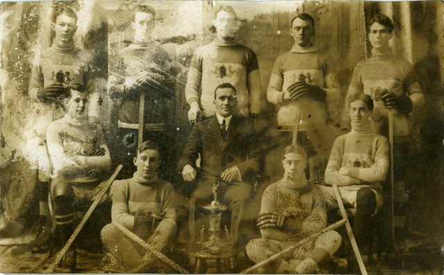 Antique Military / Army Ice Hockey Team - circa 1916